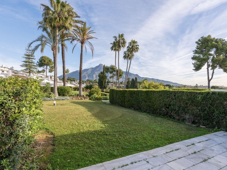 Villa for Sale in Nueva Andalucia, Malaga 17