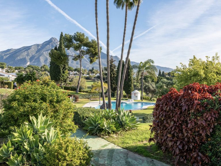Villa for Sale in Nueva Andalucia, Malaga 4