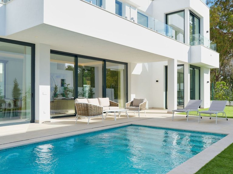 Villa for Sale in Estepona, Malaga 1