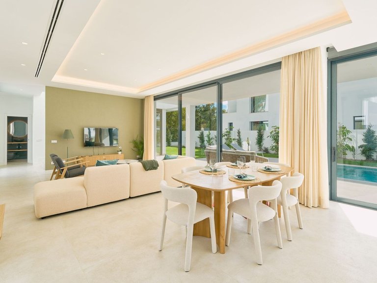 Villa for Sale in Estepona, Malaga 4