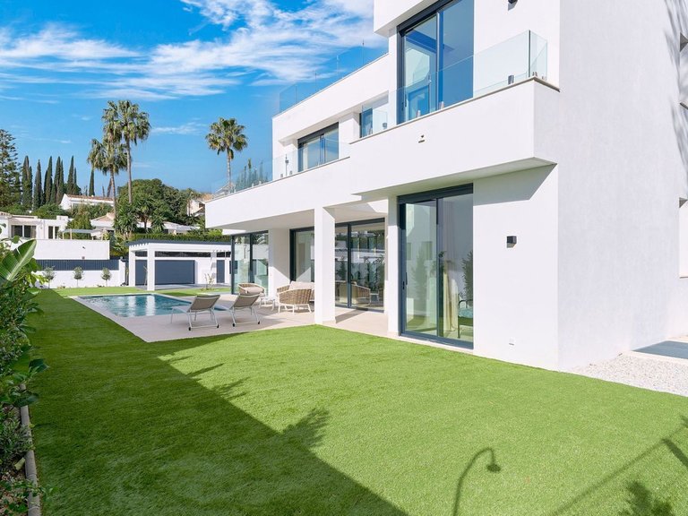 Villa for Sale in Estepona, Malaga 33
