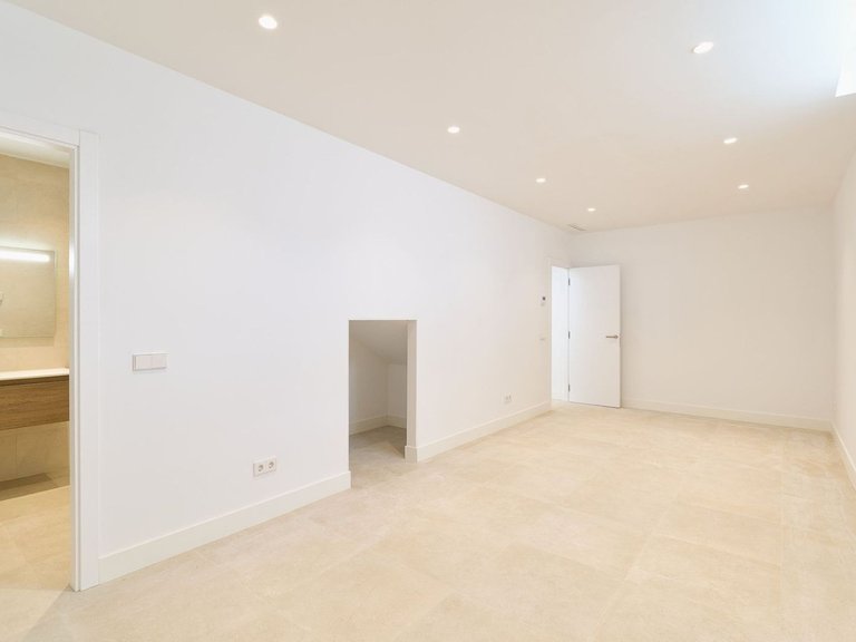 Villa for Sale in Estepona, Malaga 25
