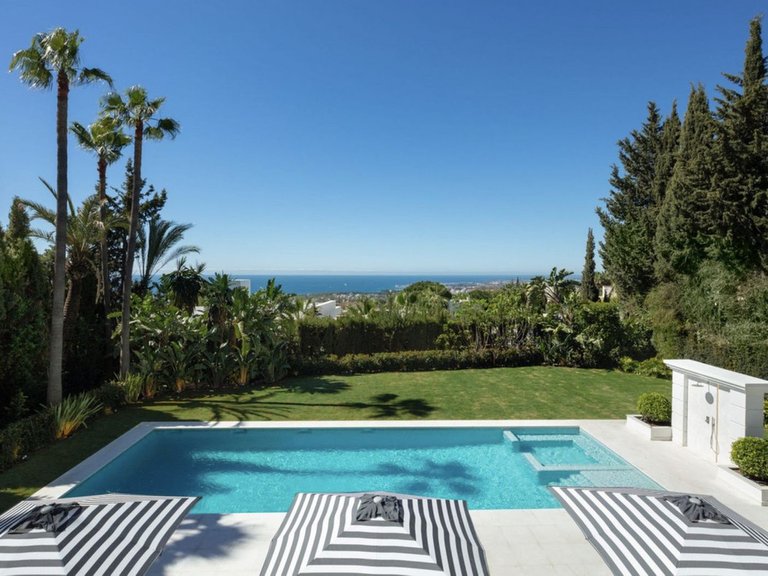 Villa for Sale in Marbella, Malaga 1