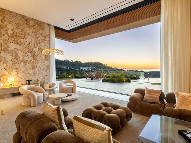 Villa for Sale in El Madronal, Malaga 5
