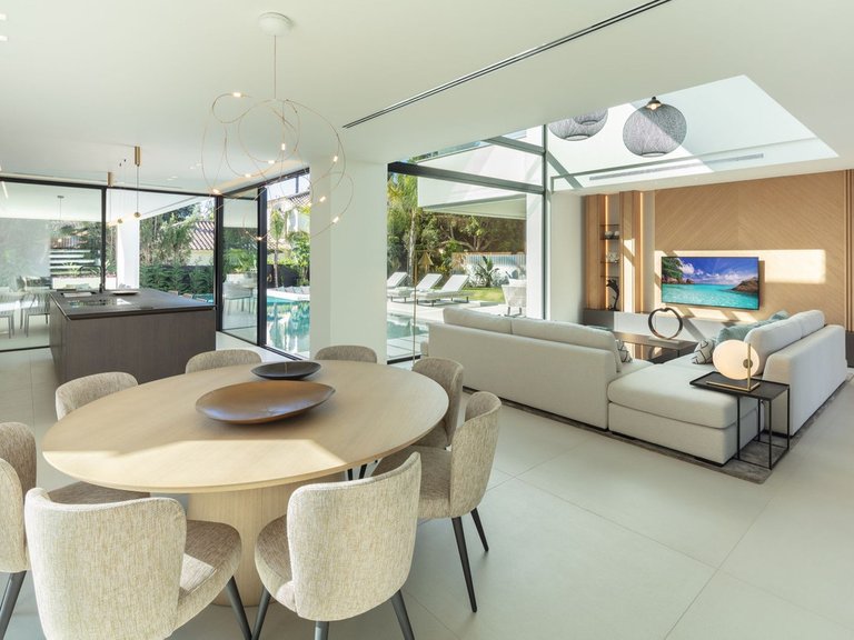 Villa for Sale in Nueva Andalucia, Malaga 3