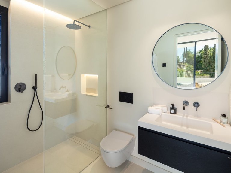 Villa for Sale in Nueva Andalucia, Malaga 10