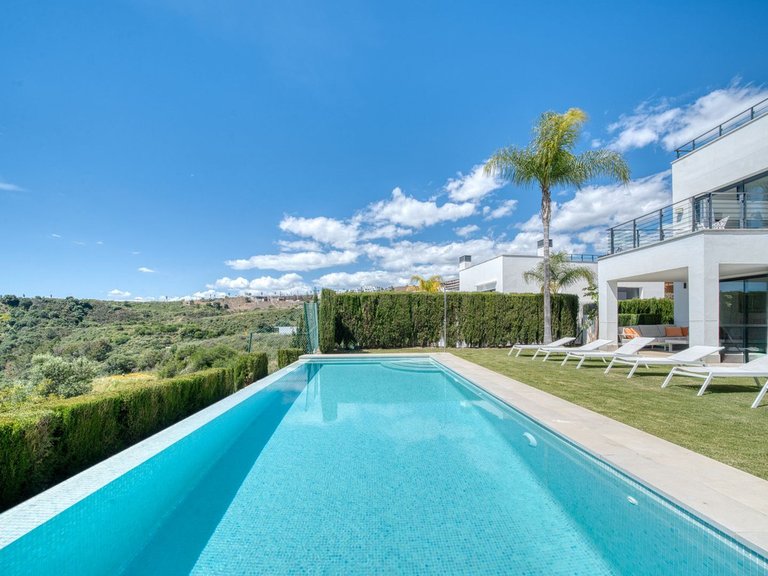 Villa for Sale in Estepona, Malaga 2