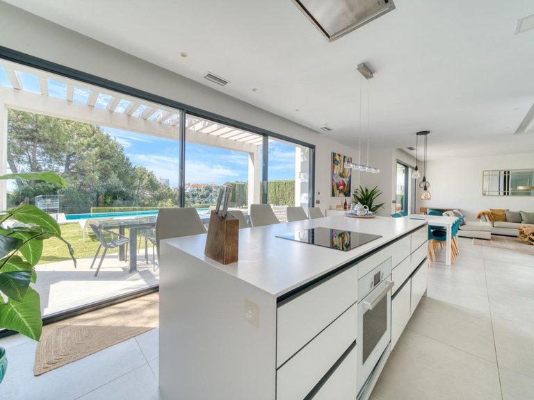 Villa for Sale in Estepona, Malaga 10
