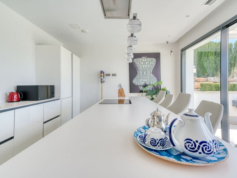 Villa for Sale in Estepona, Malaga 12