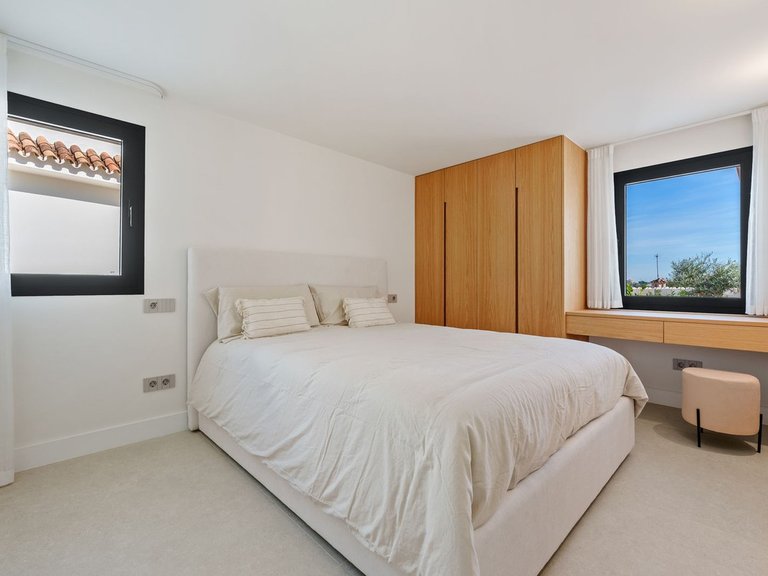 Villa for Sale in El Rosario, Malaga 15