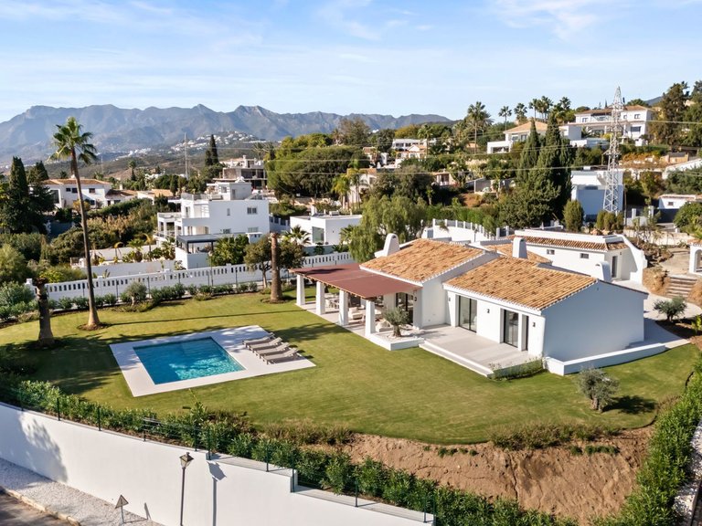 Villa for Sale in El Rosario, Malaga 30