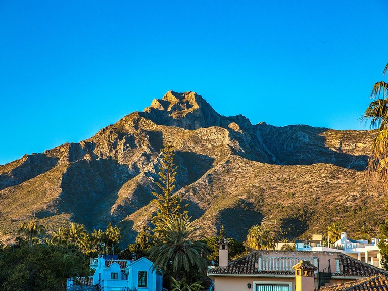 Villa for Sale in Marbella Golden Mile, Malaga 12