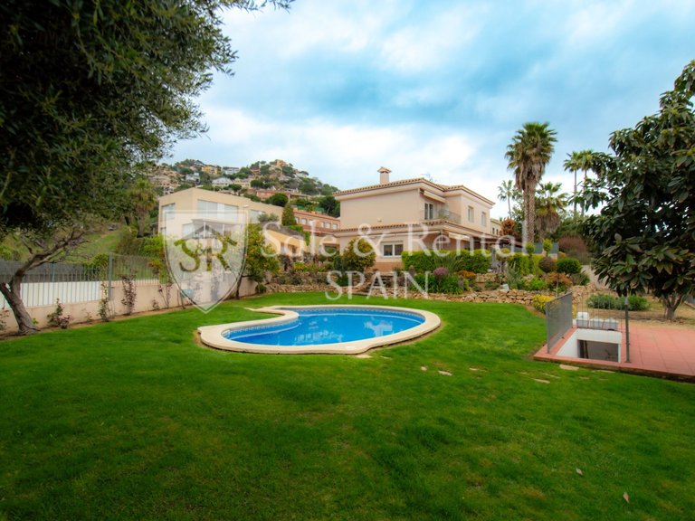 Villa for Sale in Lloret De Mar, Gerona 41