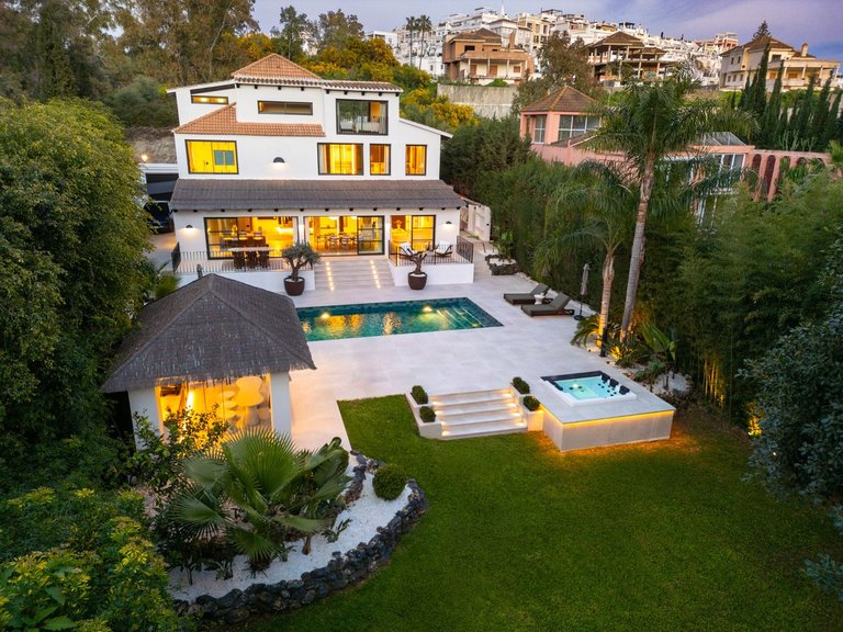 Villa for Sale in Marbella, Malaga 35