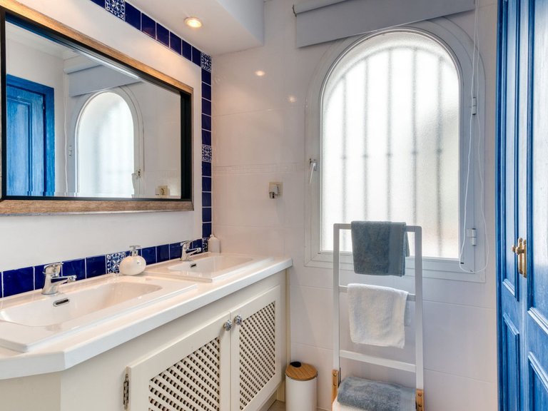 Town House for Sale in La Duquesa, Malaga 18