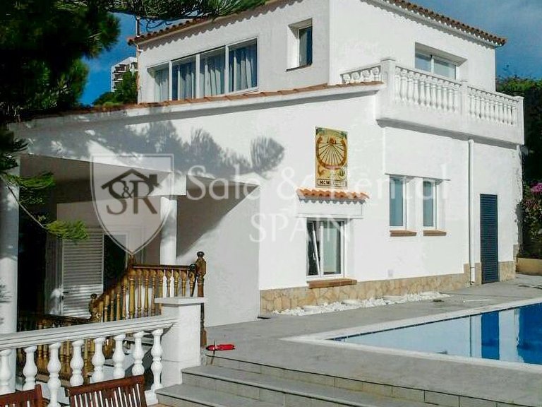 Villa for Sale in Lloret De Mar, Gerona 3