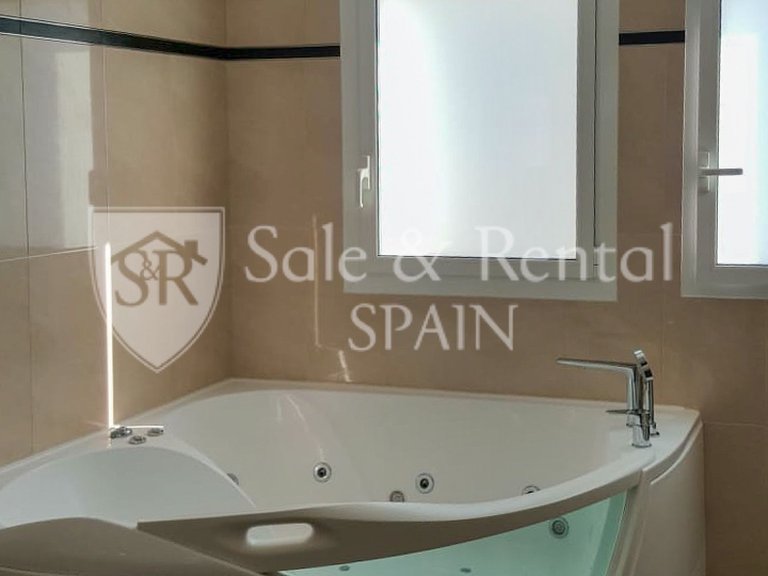 Villa for Sale in Lloret De Mar, Gerona 10