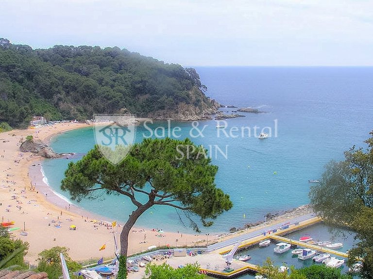 Villa for Sale in Lloret De Mar, Gerona 31