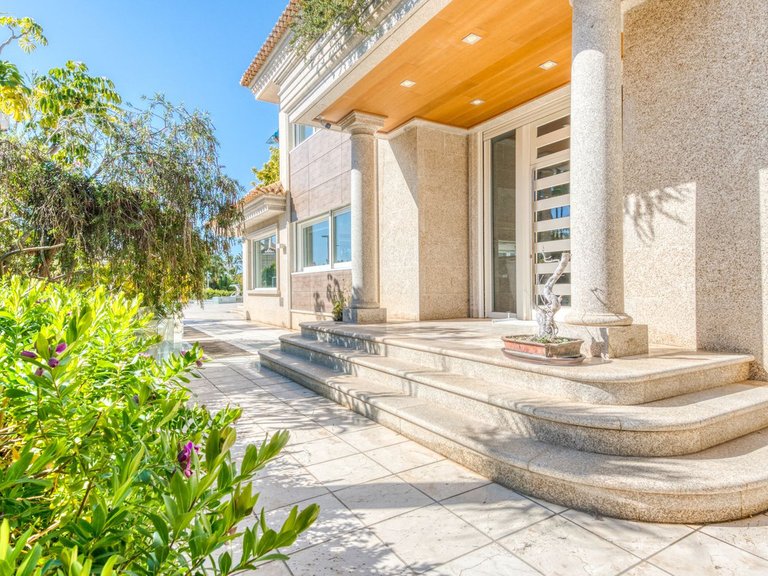 Villa for Sale in Bahia De Marbella, Malaga 4