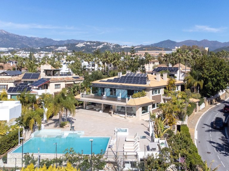 Villa for Sale in Bahia De Marbella, Malaga 27
