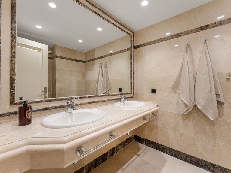 Apartment for Sale in Marbella, Malaga 20