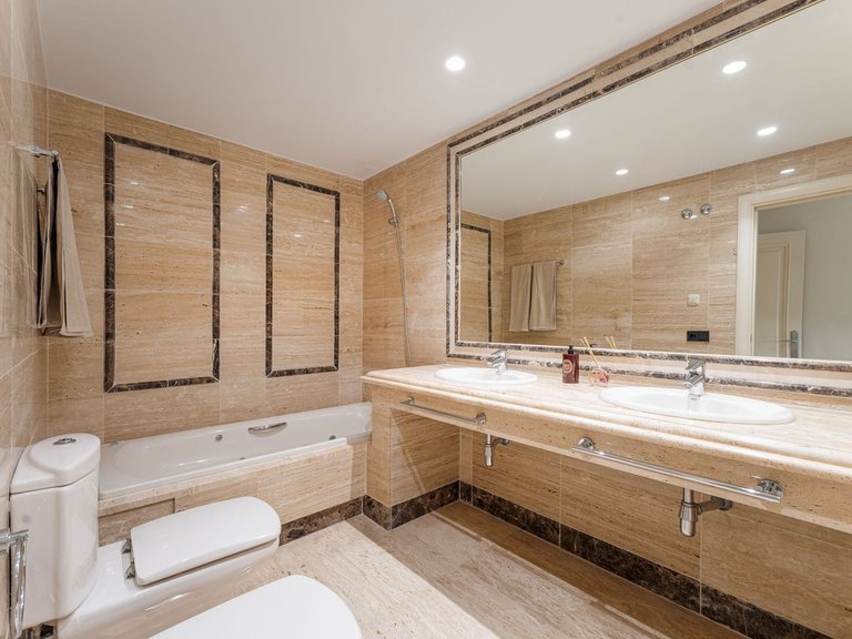 Apartment for Sale in Marbella, Malaga 21