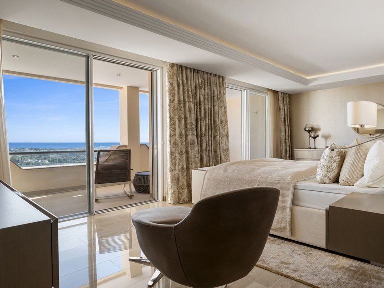 Penthouse for Sale in Benahavis, Malaga 11