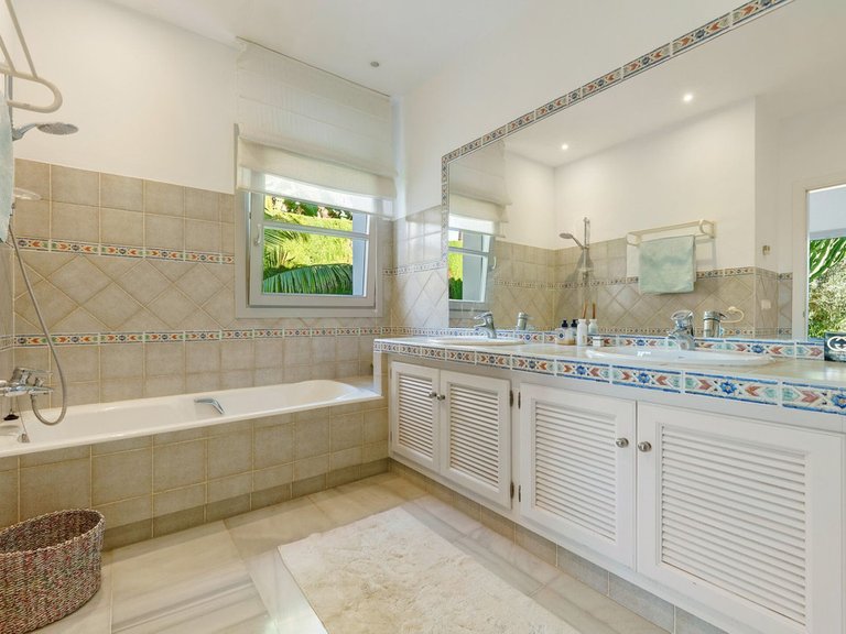 Villa for Sale in Marbella, Malaga 37