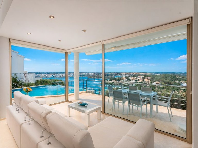 Villa for Sale in Cala Llonga, Menorca 1