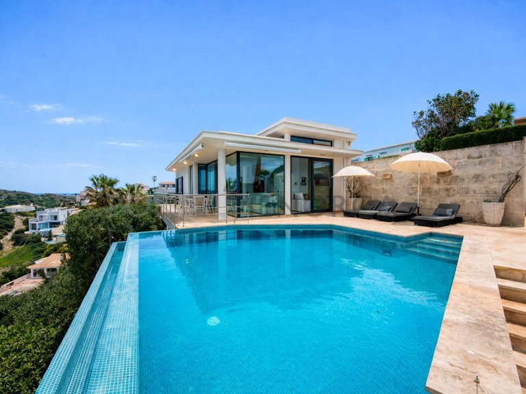 Villa for Sale in Cala Llonga, Menorca 4