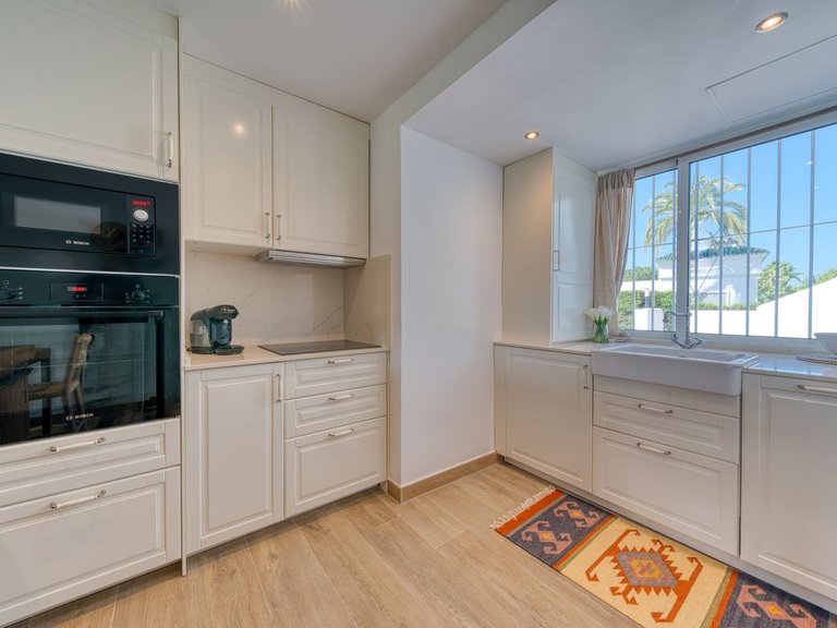 Apartment for Sale in Nueva Andalucia, Malaga 6