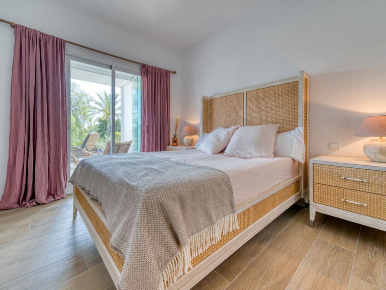 Apartment for Sale in Nueva Andalucia, Malaga 22