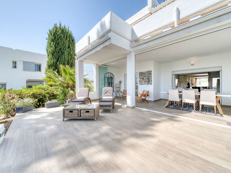 Apartment for Sale in Nueva Andalucia, Malaga 37
