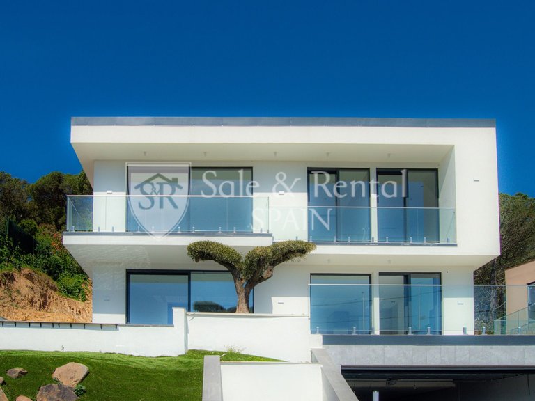 Villa for Sale in Lloret De Mar, Gerona 1
