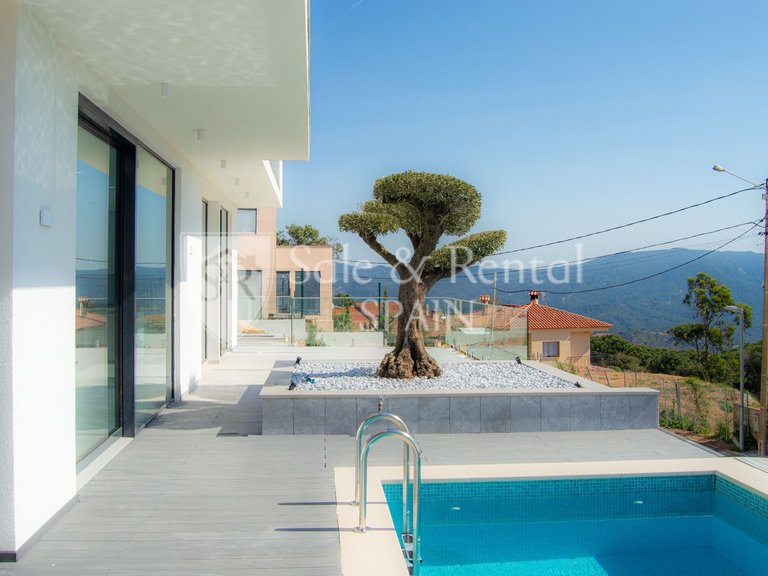 Villa for Sale in Lloret De Mar, Gerona 3