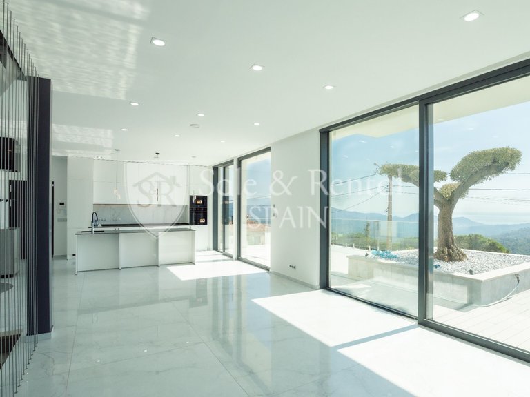 Villa for Sale in Lloret De Mar, Gerona 8