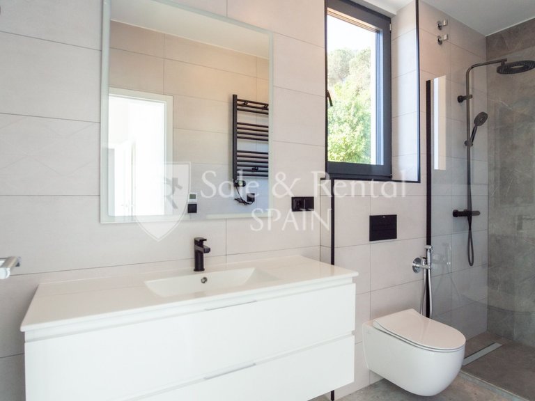 Villa for Sale in Lloret De Mar, Gerona 29