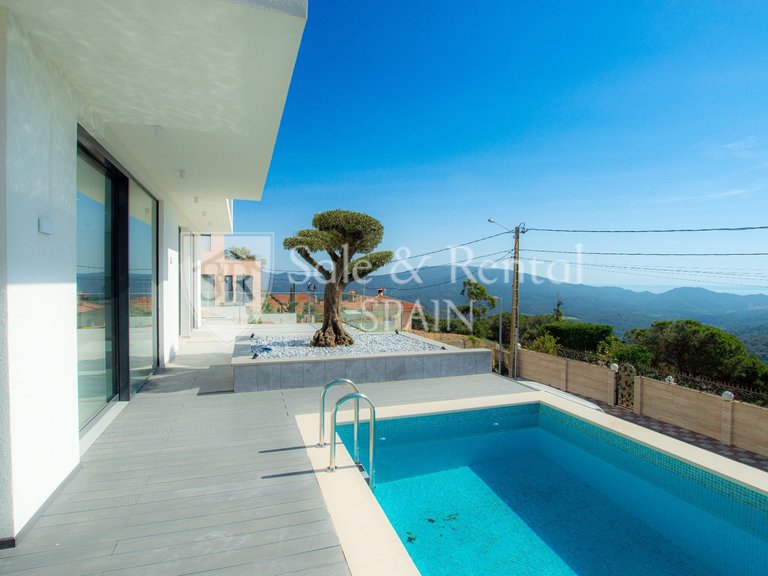 Villa for Sale in Lloret De Mar, Gerona 32