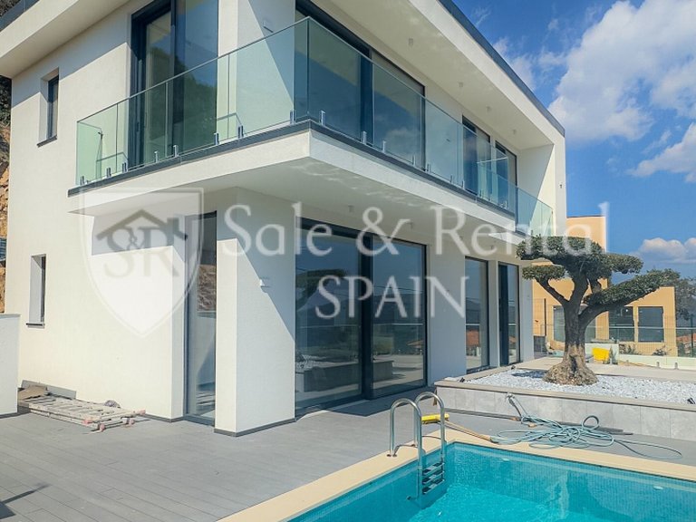 Villa for Sale in Lloret De Mar, Gerona 37
