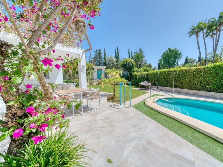 Villa for Sale in El Rosario, Malaga 1