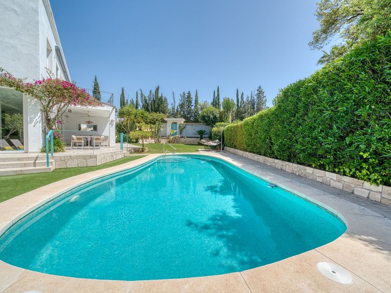 Villa for Sale in El Rosario, Malaga 4