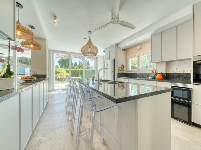 Villa for Sale in El Rosario, Malaga 5