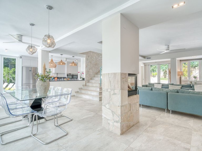 Villa for Sale in El Rosario, Malaga 6
