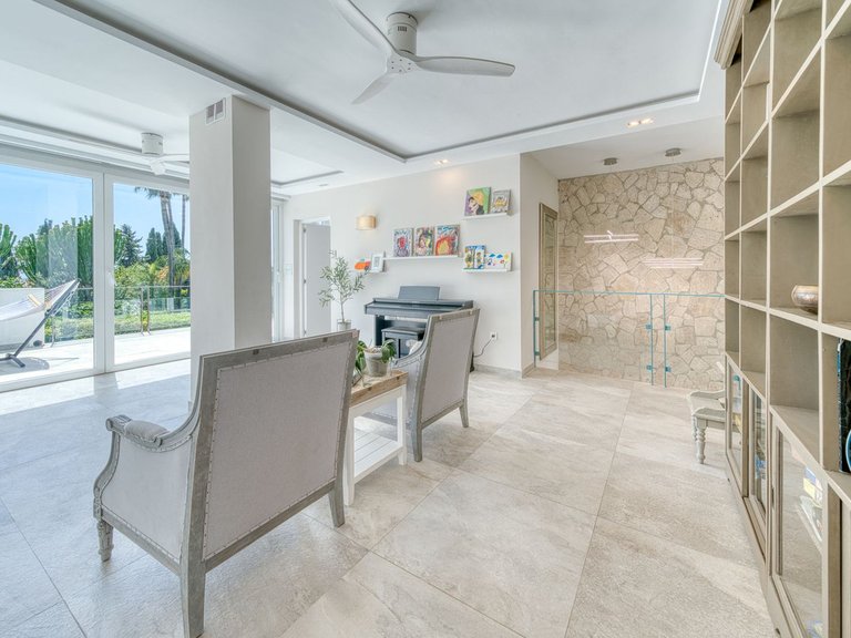 Villa for Sale in El Rosario, Malaga 24