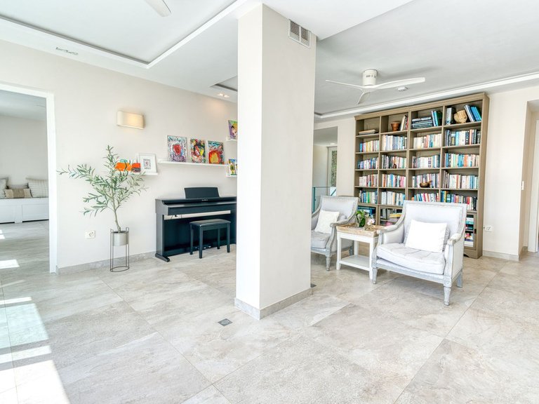 Villa for Sale in El Rosario, Malaga 25
