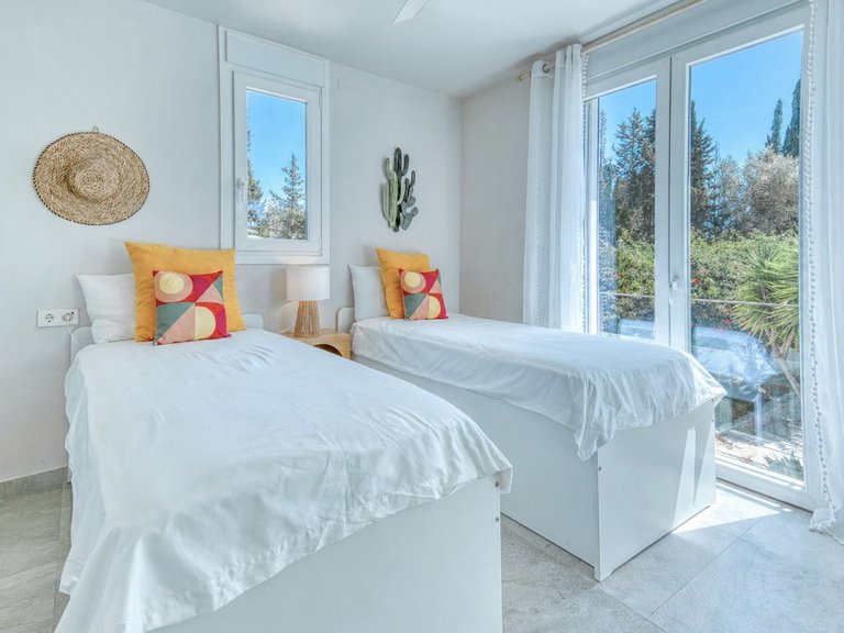 Villa for Sale in El Rosario, Malaga 28