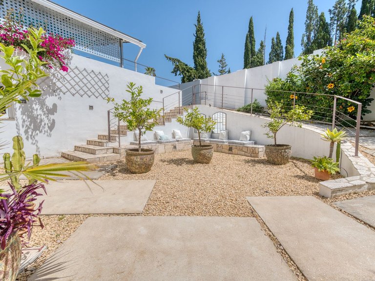 Villa for Sale in El Rosario, Malaga 37