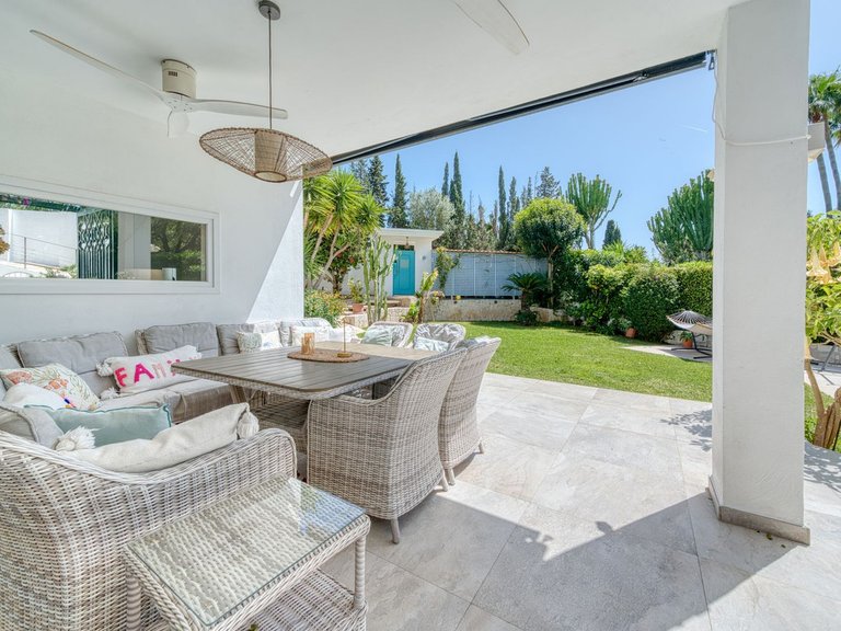 Villa for Sale in El Rosario, Malaga 38