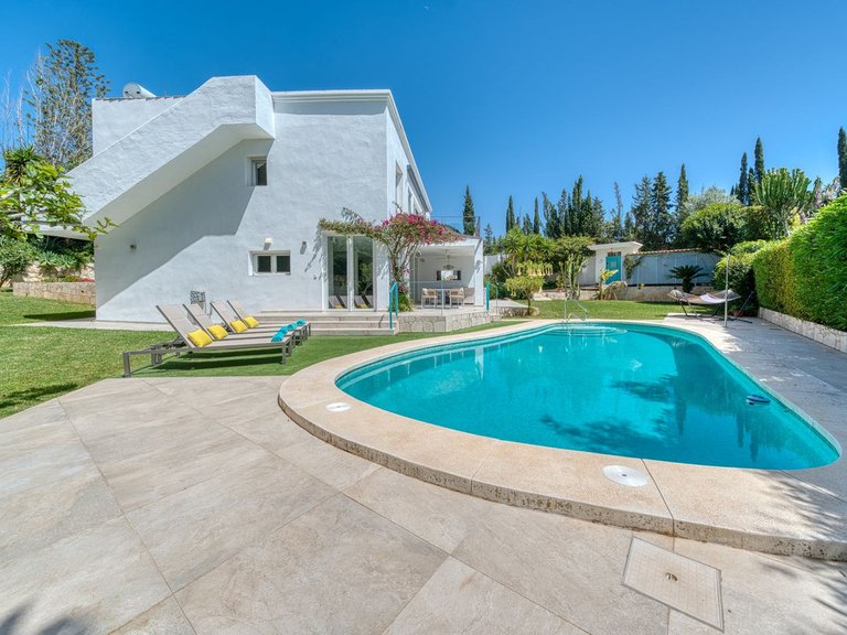 Villa for Sale in El Rosario, Malaga 40
