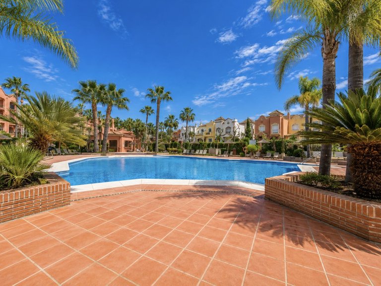 Penthouse for Sale in Puerto Banus, Malaga 10